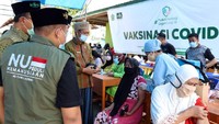 Kini giliran NU Care-Lazisnu dan Tokopedia yang berkolaborasi dengan Dinkes Kab. Konawe dan PCNU Kab. Konawe melakukan vaksinasi untuk warga desa Tetemotaha dan pelajar MTs - SMK Miftahul Huda Tetemotaha, Kec. Winggeduku, Kab. Konawe.