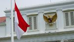 Potret Bendera Setengah Tiang di Istana Negara-Kantor Pemerintah Bandung