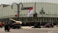 Bendera setengah tiang juga tampak dikibarkan di sejumlah kantor pemerintah di Bandung, Jawa Barat. Wisma Putra/Detikcom