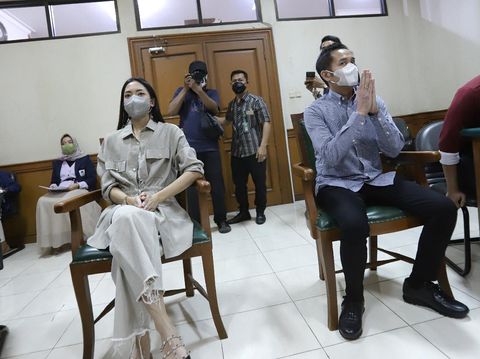 Ririn Dwi Ariyanti dan Aldi Bragi Ririn Dwi Ariyanti dan Aldi Bragi