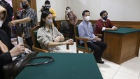 Sebelumnya, beredar kabar jika Ririn Dwi Ariyanti dekat dengan Jonathan Frizzy yang juga sedang menjalani proses cerai. Foto: Palevi