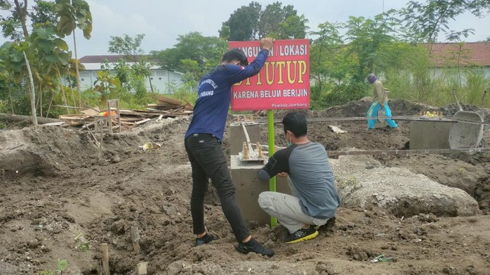 Satpol PP Jombang hentikan pembangunan 2 menara seluler