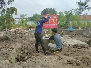Satpol PP Jombang Hentikan Pembangunan Dua Menara Seluler Tanpa IMB