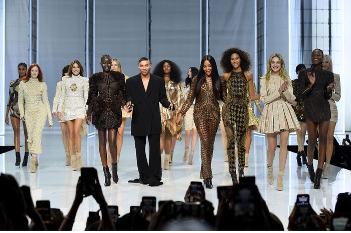 BOULOGNE-BILLANCOURT, FRANCE - SEPTEMBER 29: (EDITORIAL USE ONLY - For Non-Editorial use please seek approval from Fashion House)  Designer Olivier Rousteing and models walk the runway during the Balmain Festival V02 Womenswear Spring/Summer 2022 show as part of Paris Fashion Week at La Seine Musicale on September 29, 2021 in Boulogne-Billancourt, France. (Photo by Dominique Charriau/Getty Images )