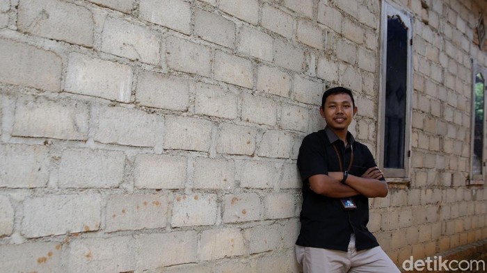 Semangat Mantri BRI di Lampung Ajak Warga Pelosok Nabung Emas Usai BRI-PNM-Pegadaian dilebur dalam Holding Utra Mikro, mantri BRI kini punya 'misi' baru. Salah satunya mengedukasi nasabah terkait tabungan emas di Pegadaian