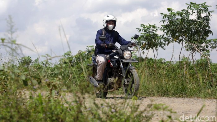 Semangat Mantri BRI di Lampung Ajak Warga Pelosok Nabung Emas Usai BRI-PNM-Pegadaian dilebur dalam Holding Utra Mikro, mantri BRI kini punya 'misi' baru. Salah satunya mengedukasi nasabah terkait tabungan emas di Pegadaian