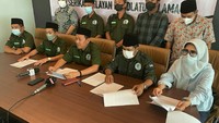 Ketua Umum Serikat Nelayan Nahdlatul Ulama (SNNU), Witjaksono, membacakan pernyataan sikap SNNU seluruh Indonesia, menolak keras Kepmen Kelautan dan Perikanan atas kenaikan pungutan terhadap nelayan kecil dengan kapal 5-30 GT. Konferensi pers pernyataan sikap ini digelar secara daring dan luring.