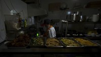Diketahui, China kini tengah menghadapi krisis pasokan listrik. Melansir CNN Indonesia, krisis tersebut menyebabkan sejumlah provinsi di Negeri Tirai Bambu terdampak pembatasan pasokan listrik. Selain Lianong, provinsi lain yang terdampak adalah Heilongjiang dan Jilin.  