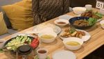  Zaskia Gotik  Hobi Kulineran Makanan Kaki Lima Bareng Suami