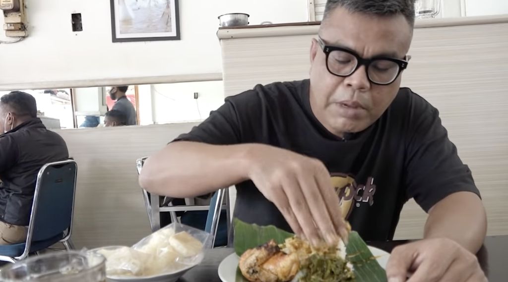 5 Artis Ini Kepincut Lezatnya Masakan Warung Padang, Ini Rekomendasinya!