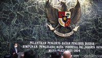 Anies Baswedan memberikan sambutan di sela-sela pelantikan pengurus HIPMI Jaya masa bakti 2021-2024.