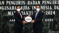 Anies mengapresiasi HIPMI Jaya sebagai wadah yang memfasilitasi usaha-usaha anak muda untuk tumbuh berkembang menjadi lebih besar, dari bisnis berskala mikro dapat meningkat menjadi skala kecil, menengah hingga besar.