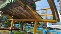 Kondisi ini akan mengganggu kenyamanan warga yang menunggu bus.