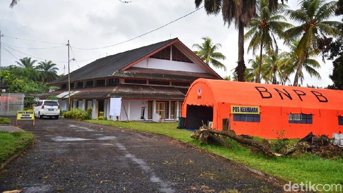 Kasus COVID-19 aktif di Banyuwangi terus menurun. Untuk pertama kalinya, Balai Diklat ASN Banyuwangi yang menjadi lokasi isolasi terpusat (isoter), kosong.
