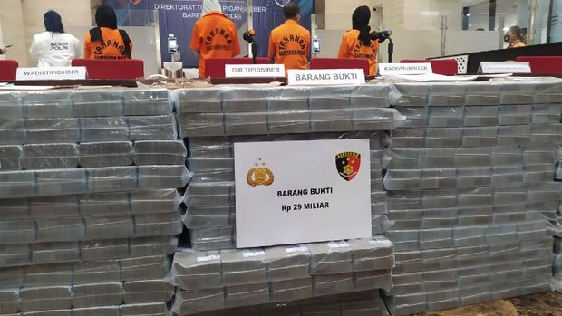 Barang bukti kasus penipuan perusahaan asing