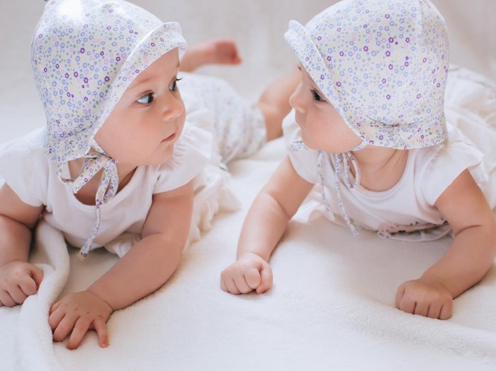 bayi kembar Ilustrasi nama bayi kembar