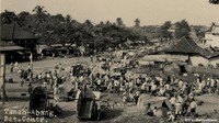 Tanah Abang di Batavia pada tahun 1930. Aktivitas jual beli di Pasar Tanah Abang sudah ada setidaknya sejak abad 18. Twitter/@potretlawas  