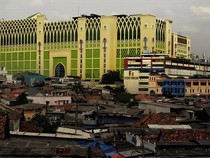Pedagang Pasar Tanah Abang di Tengah Gempuran Zaman