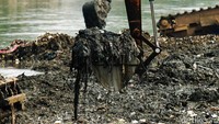 Kegiatan gerebek lumpur ini dilaksanakan dengan mengerahkan alat berat demi percepatan pengerukan sedimen lumpur dan sampah.