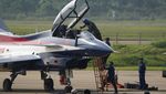 China Pamer Kemampuan Jet Tempur Andalan