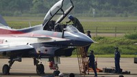 Jet tempur Shenyang J-16D buatan China yang dilengkapi perangkat pengacak radar dan sinyal (electronic warfare). Pesawat itu dipamerkan di Pameran Penerbangan dan Antariksa China di Zhuhai, Provinsi Guangdong.