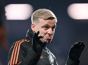 Phil Jones Main Lagi, Donny van de Beek Kena Bully
