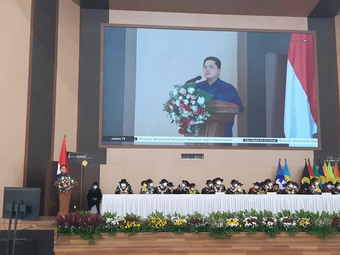 Erick Thohir menyampaikan pidato di Untirta, Serang, Jumat (1/10/2021)