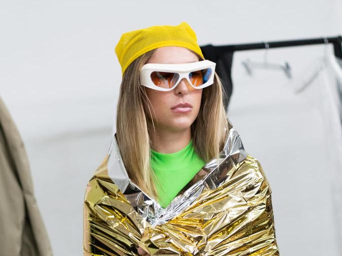 Eve Jobs, Gigi Hadid, Coperni PARIS, FRANCE - SEPTEMBER 30: (EDITORIAL USE ONLY - For Non-Editorial use please seek approval from Fashion House) A model poses backstage ahead of the Coperni Womenswear Spring/Summer 2022 show as part of Paris Fashion Week on September 30, 2021 in Paris, France. (Photo by Francois Durand/Getty Images)