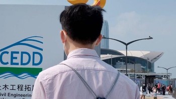 Dua burung bertengger. Foto: Edas Wong via Sadanduseless