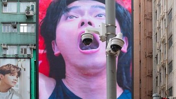 Melahap CCTV. Foto: Edas Wong via Sadanduseless