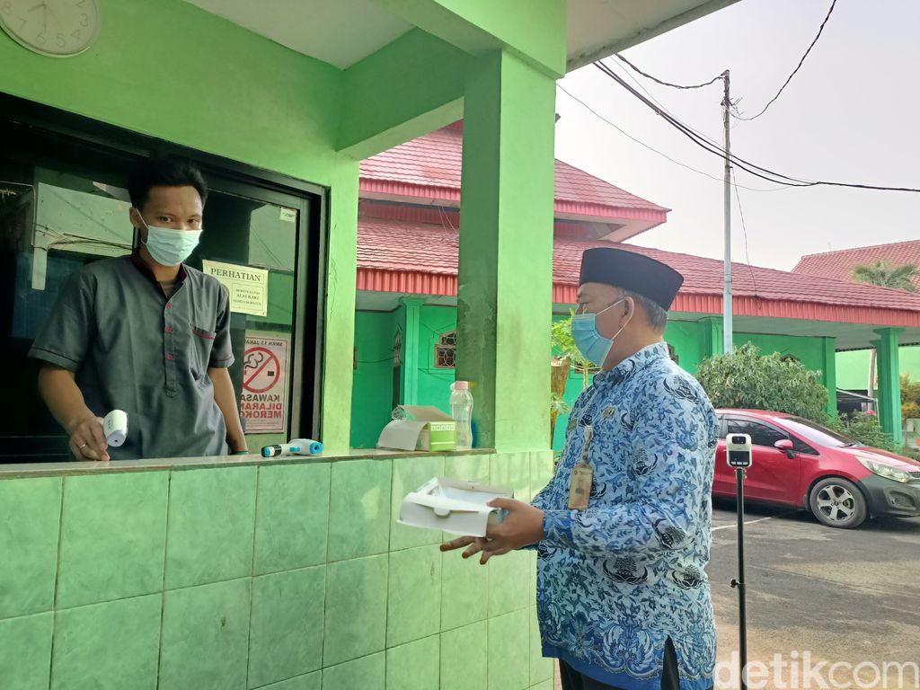 Gelar PTM Perdana, SMKN 13 Jakbar 95% Murid Telah Divaksin Corona (Karin Nur Secha/detikcom)