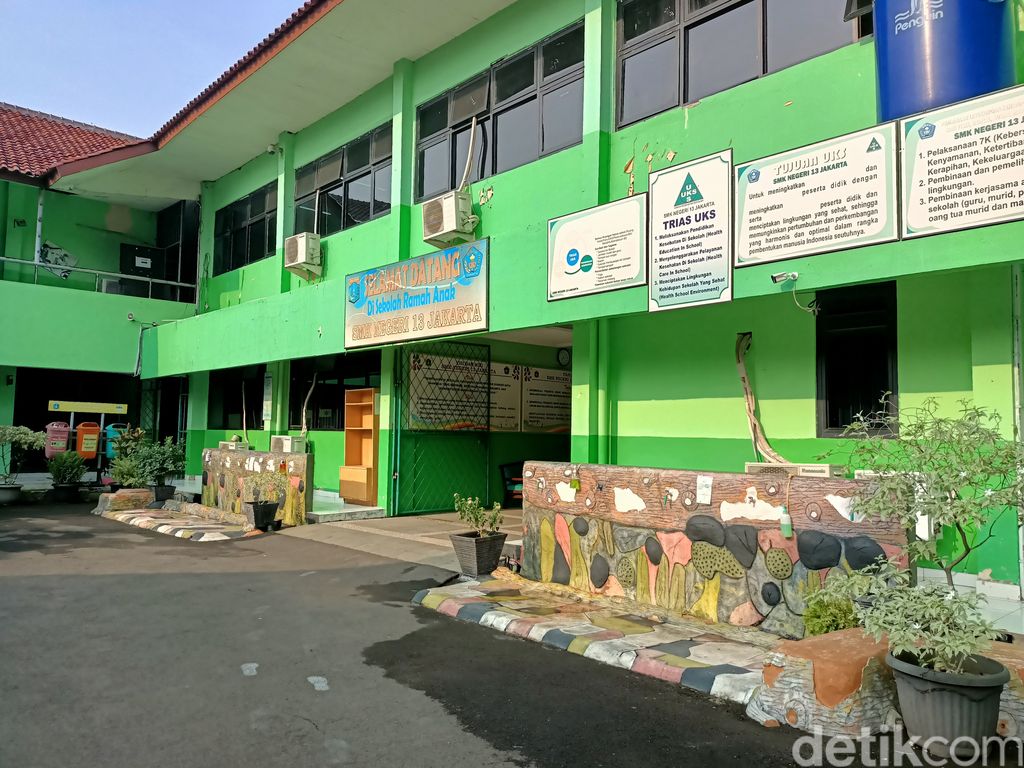 Gelar PTM Perdana, SMKN 13 Jakbar 95% Murid Telah Divaksin Corona (Karin Nur Secha/detikcom)