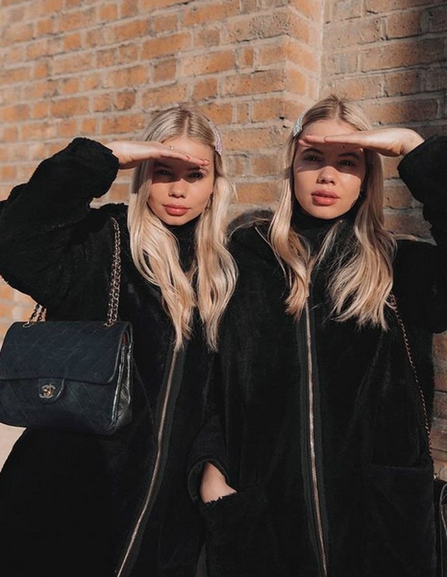 Inka dan Neele mengaku tidak bisa dipisahkan. Mereka bahkan selalu menggunakan pakaian yang sama kemanapun mereka pergi. Bahkan pose mereka pun identik. Foto: dok. Instagram/@hoepertwins