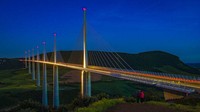 Tinggi dan indah! Lokasinya di Millau Viaduct, France. Foto: Dok. Istimewa/brightside