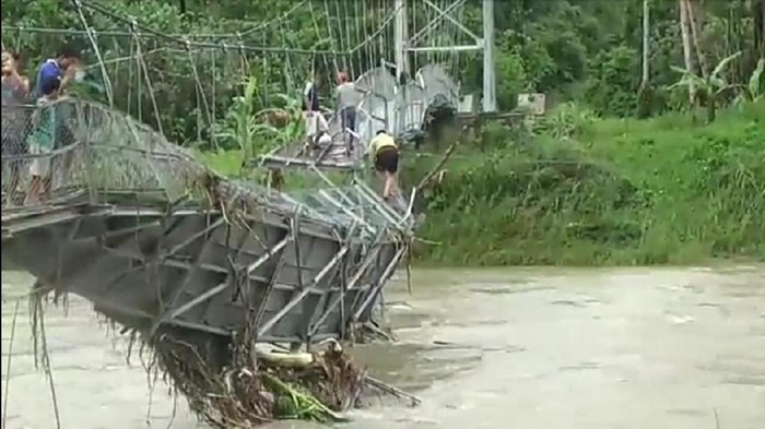 Jembatan rusak di Nias Utara (dok. Istimewa)