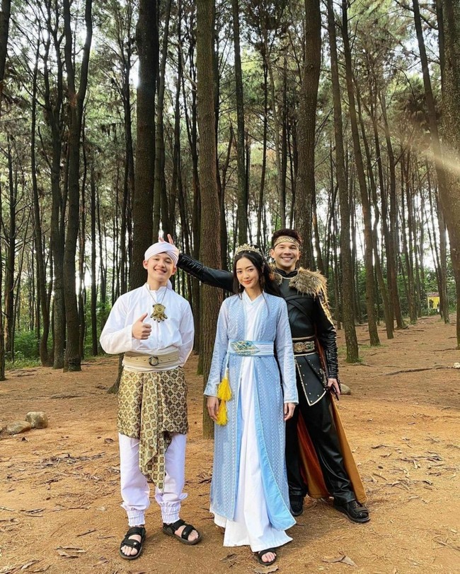 Istri Jonathan Frizzy, Dhena Devanka diketahui telah melayangkan gugatan cerai di Pengadilan Agama Jakarta Selatan. Begitu pula halnya dengan suami Ririn Dwi Ariyanti, Aldi Bragi. Aldi Bragi juga telah mengajukan permohonan perceraian ke Pengadilan Agama Jakarta Selatan. Foto: Instagram.com/ijonkfrizzy