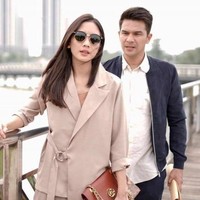 Kedekatan antara Jonathan Frizzy dan Ririn Dwi Ariyanti semakin merebak usai keduanya dipasangkan di dalam sebuah sinetron baru. Dalam sinetron bertajuk Raden Kian Santang: Mahkota Baru Pajajaran yang tayang di MNC TV, Jonathan Frizzy dan Ririn Dwi Ariyanti berperan sebagai pasangan kekasih. Foto: Instagram.com/ririndwiariyanti