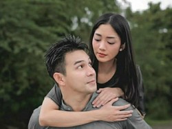 Gaya Jonathan Frizzy Rayakan Ultah Bareng Ririn Dwi Ariyanti, Tampil Kompak