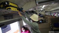 KA Airlangga menggunakan 8 kereta ekonomi dengan 106 tempat duduk. 