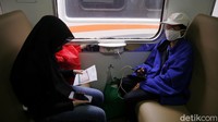 Tarif KA Airlangga yaitu Rp 49.000 untuk jarak tempuh 0 sampai 290 km dan Rp 104.000 untuk jarak tempuh lebih dari 290 km. 