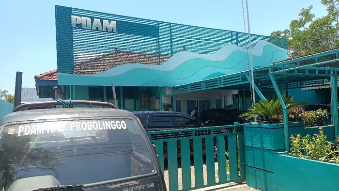 Kantor pdam di Jalan Raya Desa Taman Sari, Kecamatan Dringu probolinggo