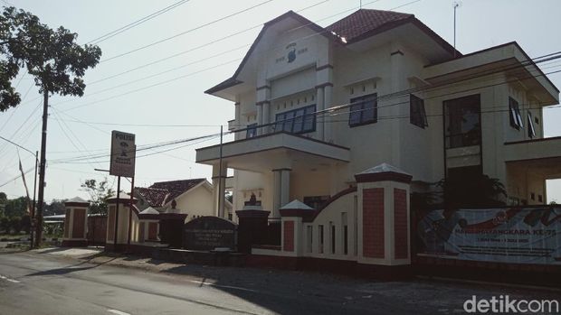 Kantor Polsek Ngawen yang tampak megah di Jalan Klaten-Boyolali