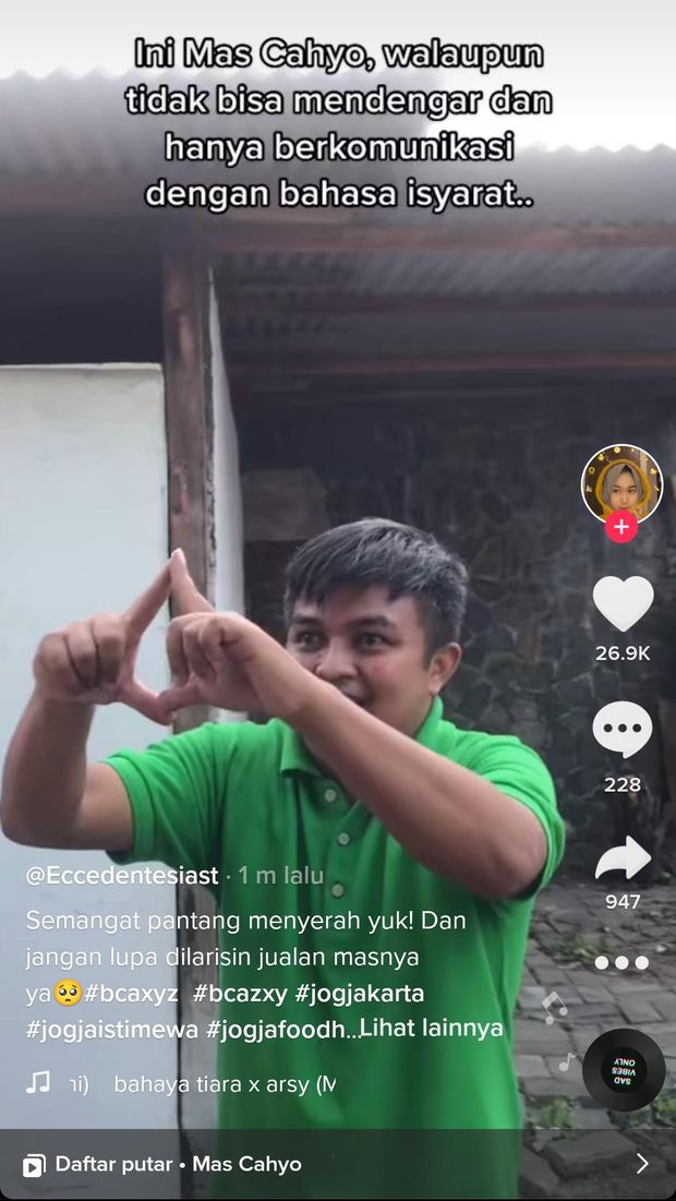 Keren! Meskipun Tuli, Cahyo Tetap Semangat Jualan Kopi Keliling