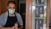 Uniknya, hasil racikan para barista itu sangat terkontrol dengan cita rasa relatif sama.