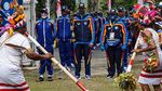 Taufik Hidayat hingga Boaz Solossa Kirab Api PON di Jayapura