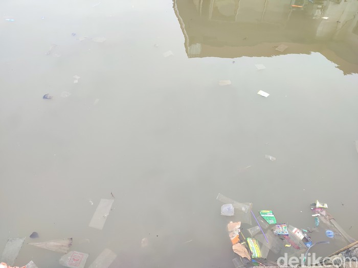 Laut di Ancol Jakarta Utara, kabarnya tercemar parasetamol. (Nahda/detikcom) Laut di Ancol Jakarta Utara, kabarnya tercemar parasetamol. (Nahda/detikcom)