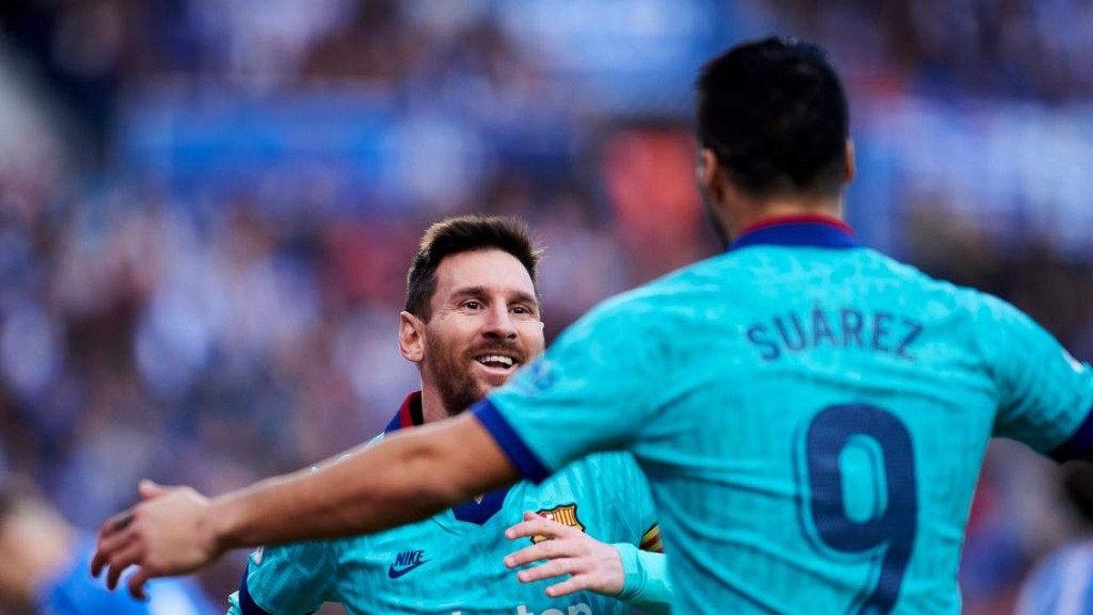 Lionel Messi dan Luis Suarez. Foto: (Getty Images/Juan Manuel Serrano Arce)
