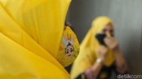 Acara ini juga mengajak kaum milenial untuk lebih mengenal seni budaya melalui motif pada kain batik sehingga bangga dalam menggunakannya.