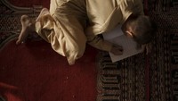 Seperti kebanyakan institusi di Afghanistan, madrasah telah berjuang dalam penurunan ekonomi negara.  