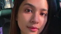 Makeup tipis-tipis gini juga tetap aja cantik. Foto: Instagram Mikha Tambayong